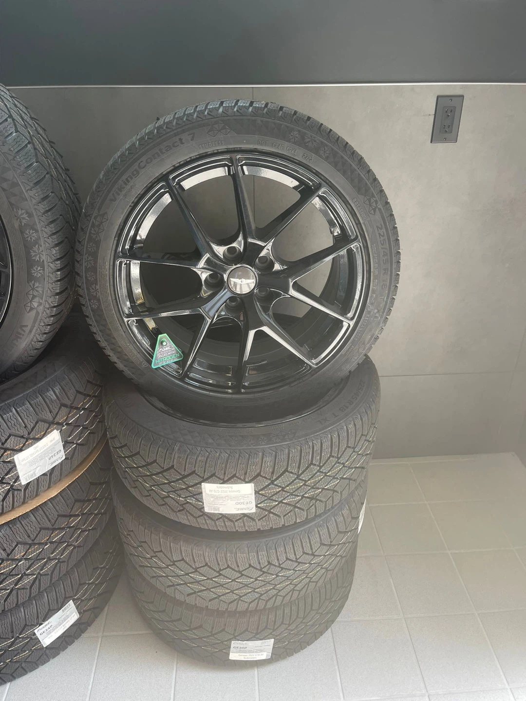 VikingContact 7 Winter Tires 225/45 R18