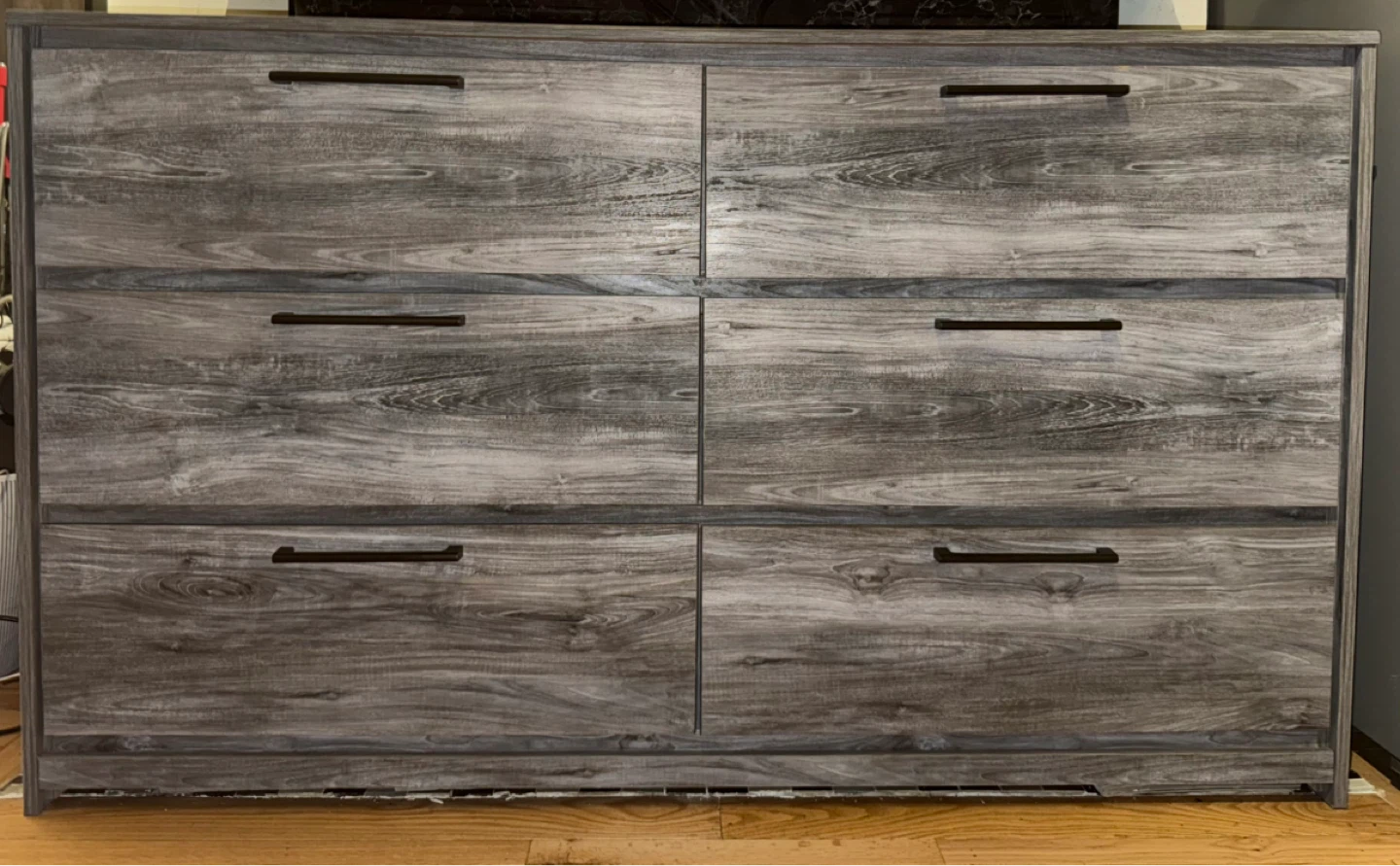 Deal!! 6 Drawer Dresser-Like New! - photo 4