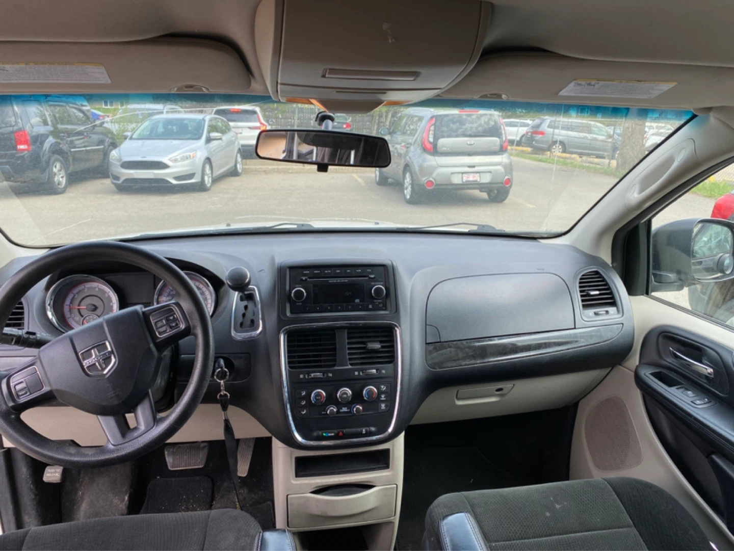 White Dodge Grand Caravan Minivan - photo 5