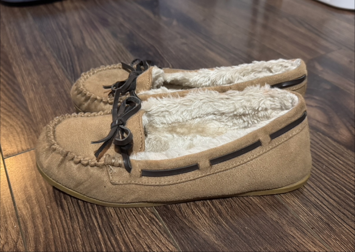 Dearfoam Moccasin Slippers Size 5 Kids, Size 7 Women’s