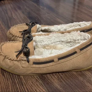 Dearfoam Moccasin Slippers Size 5 Kids, Size 7 Women’s