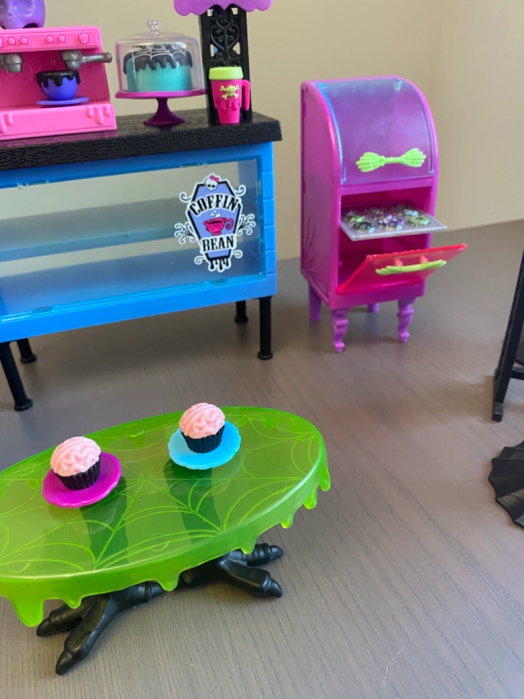 Monster High The Coffin Bean Playset Cafe Accessories Pets - photo 4