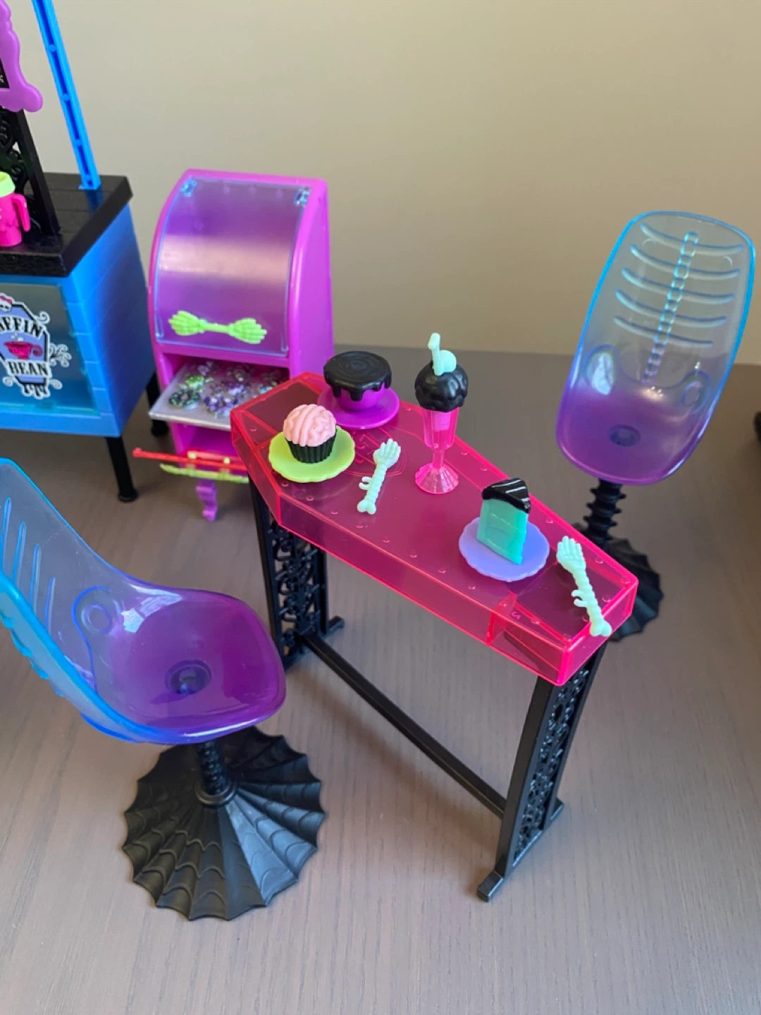 Monster High The Coffin Bean Playset Cafe Accessories Pets - photo 5
