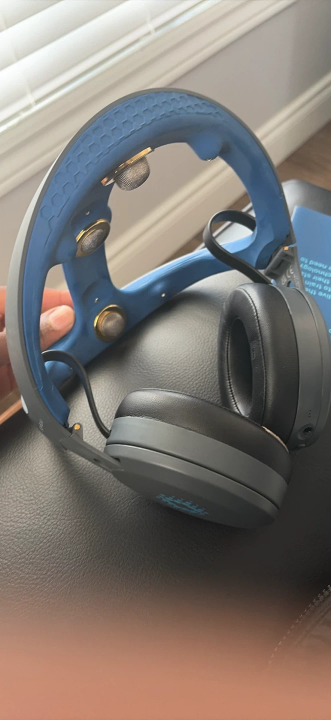 Sennheiser Headphones with Case and Accessories - photo 2