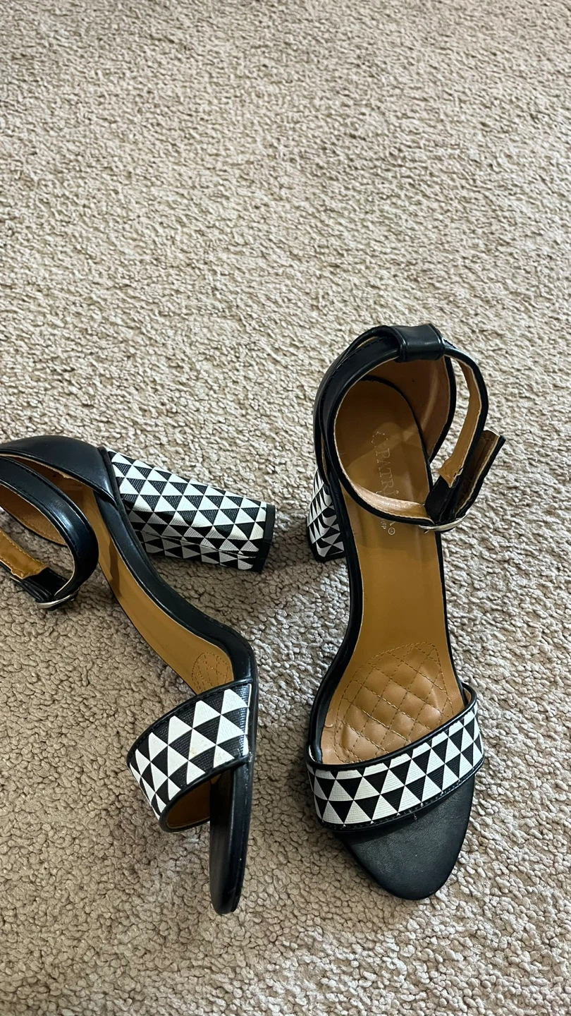 D'ARTE Black and White Geometric Heeled Sandals - photo 4