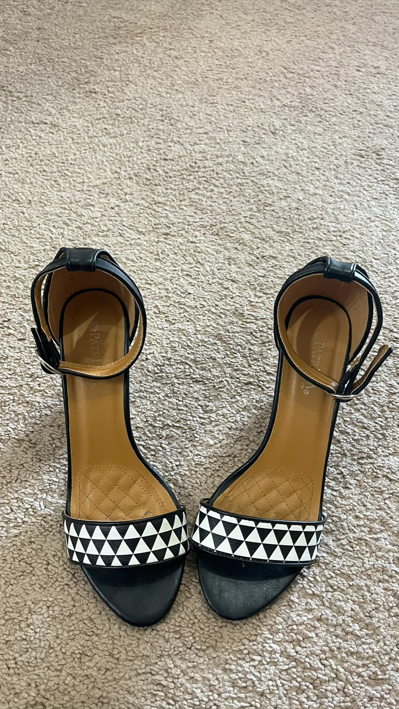 D'ARTE Black and White Geometric Heeled Sandals - photo 2