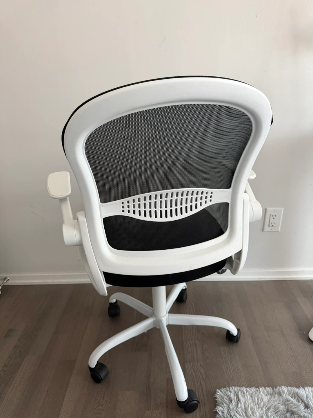 White Adjustable Mesh Office Chair - photo 2