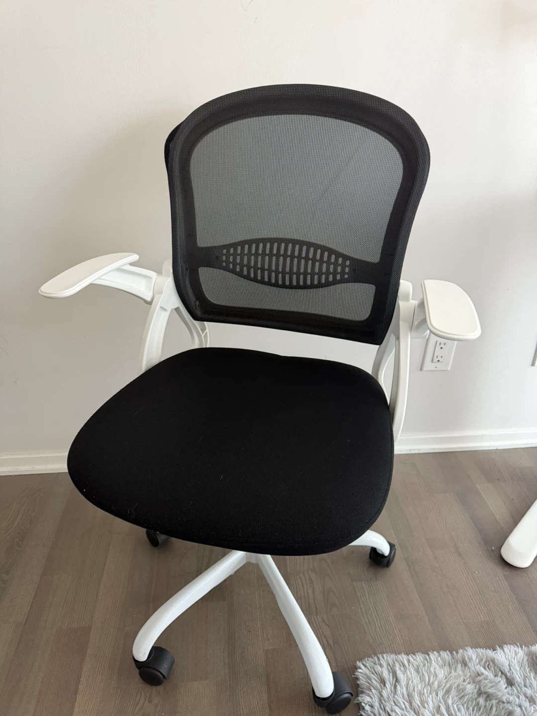 White Adjustable Mesh Office Chair