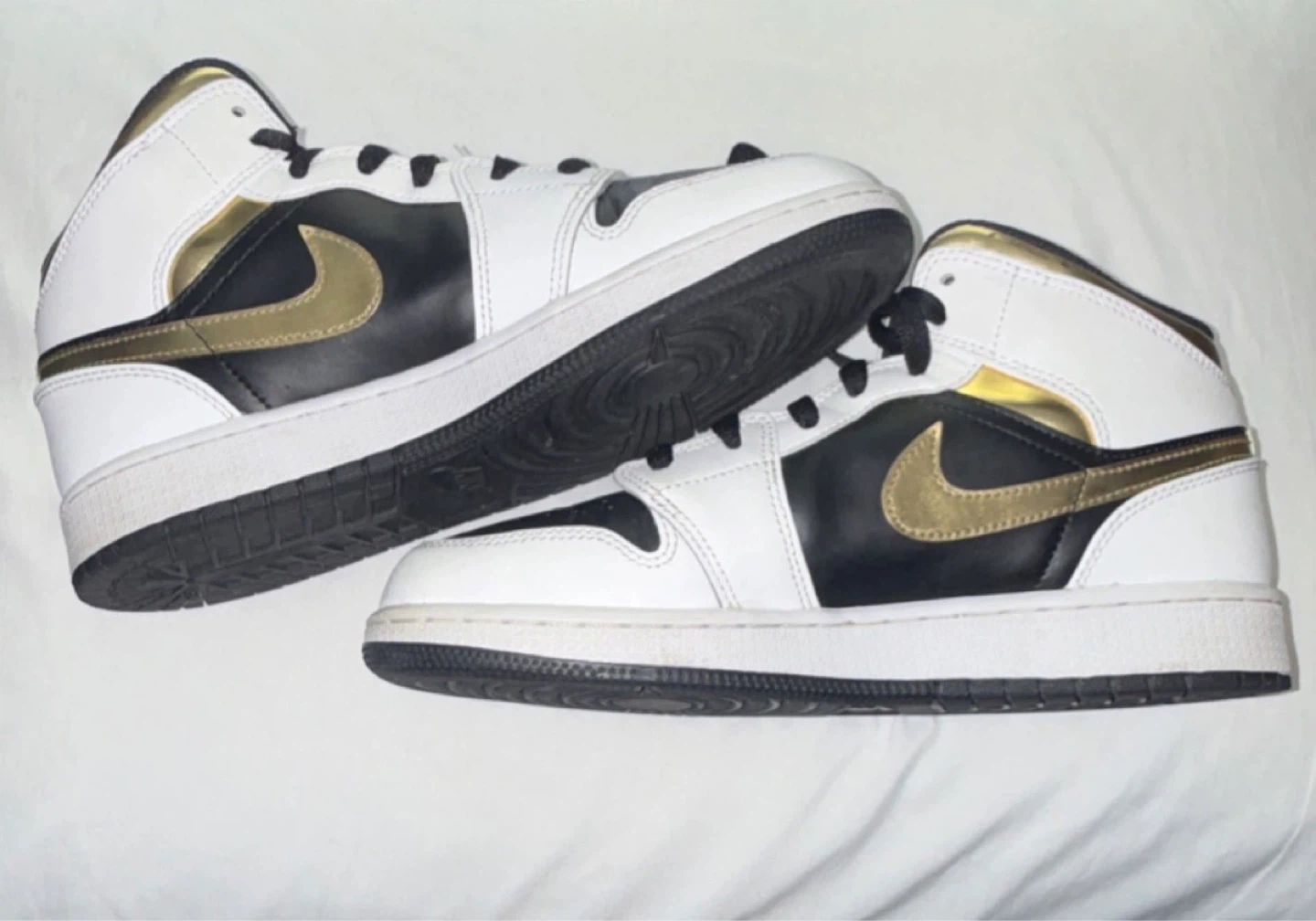 Air Jordan 1 Mid SE Youth Sneakers White Gold Black - photo 2