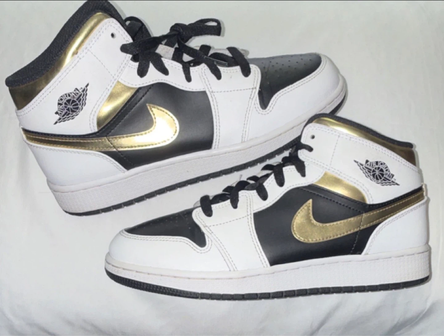 Air Jordan 1 Mid SE Youth Sneakers White Gold Black