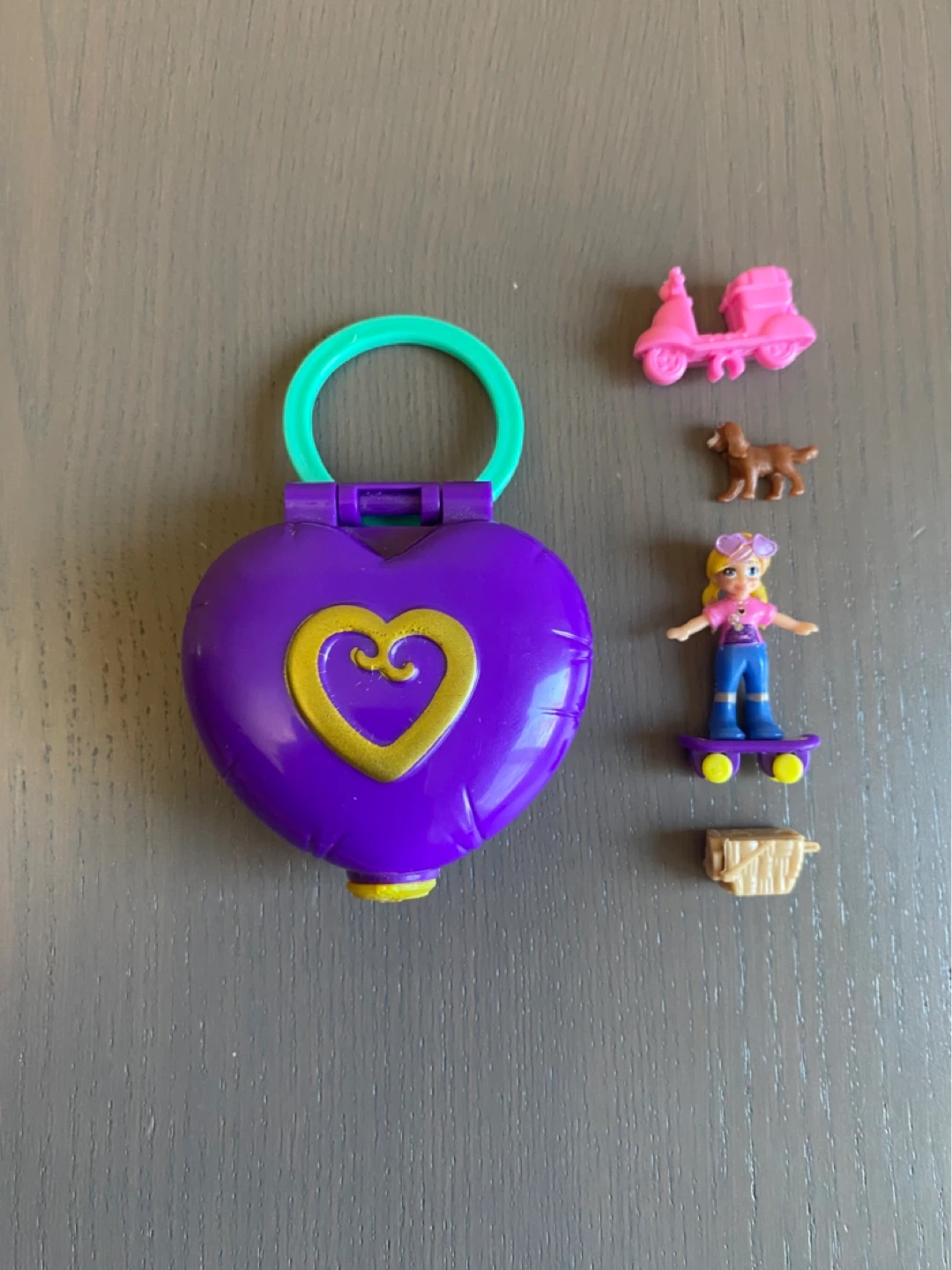 Polly Pocket Tiny Pocket World POCKET SIZE PICNIC Compact Mattel