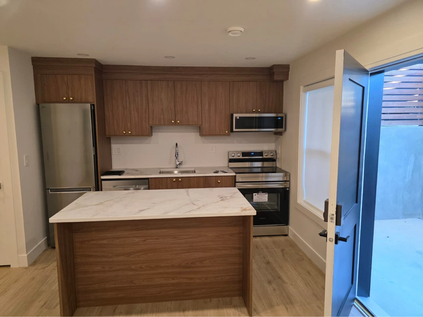 FOR RENT 2BR Suite  | New Westminster, West End