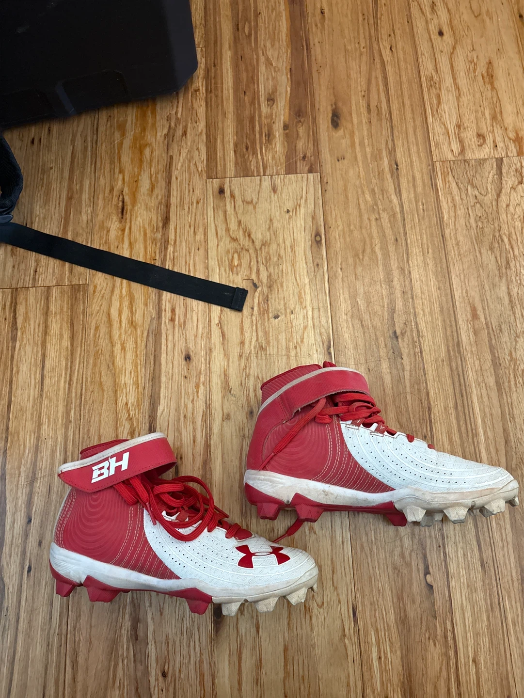 Under Armour Youth Baseball Cleats Size 4 - photo 2