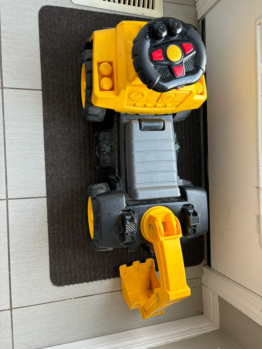 CAT Ride-On Excavator Toy - photo 2