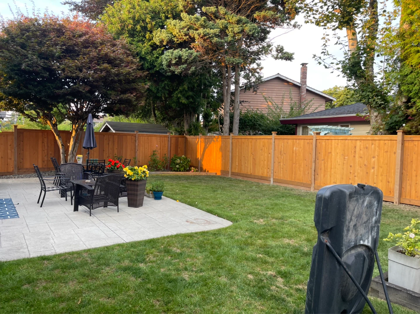 Wooden backyard fence with gate - photo 4