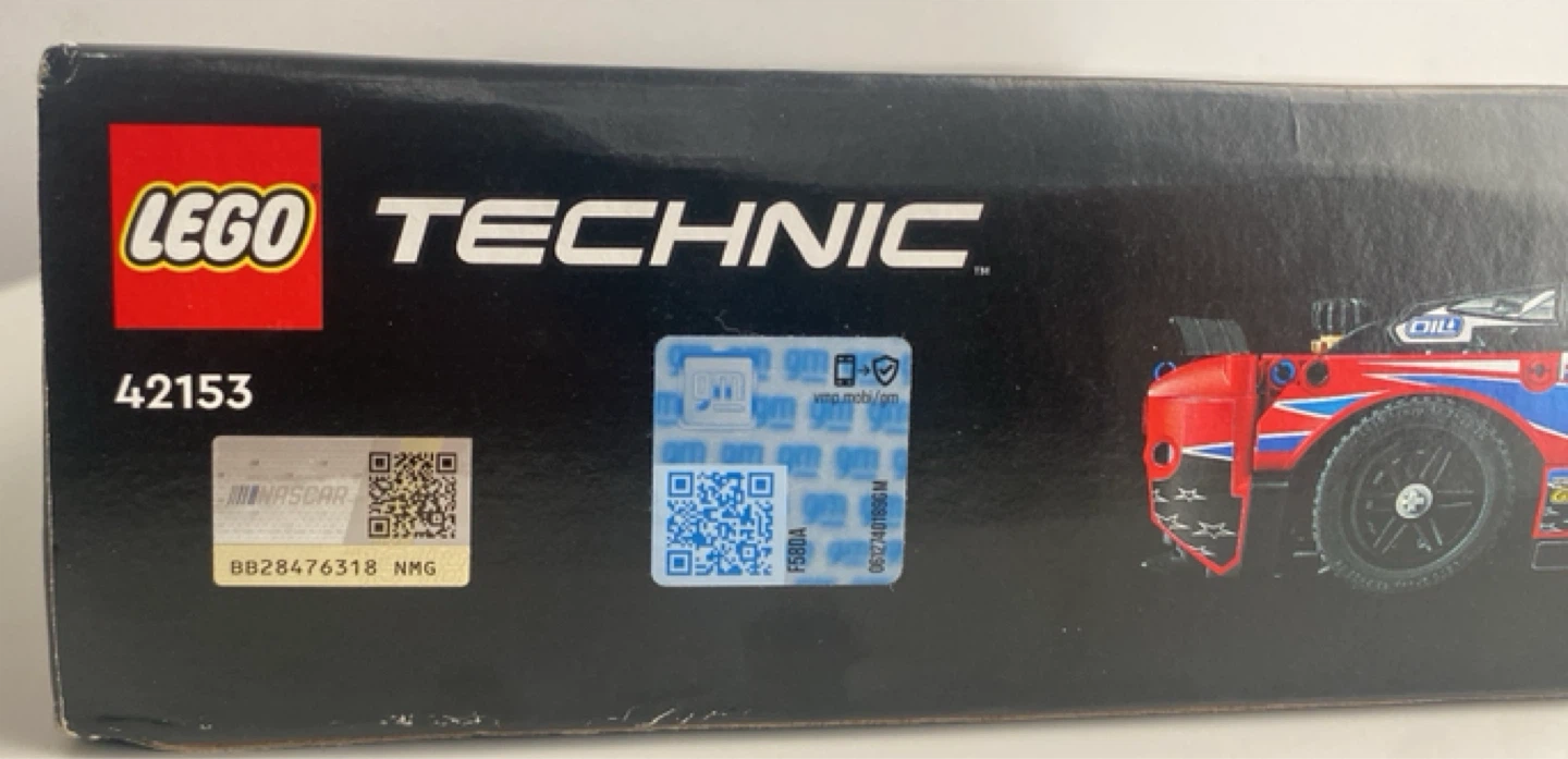 LEGO Technic NASCAR Chevrolet Camaro - photo 3