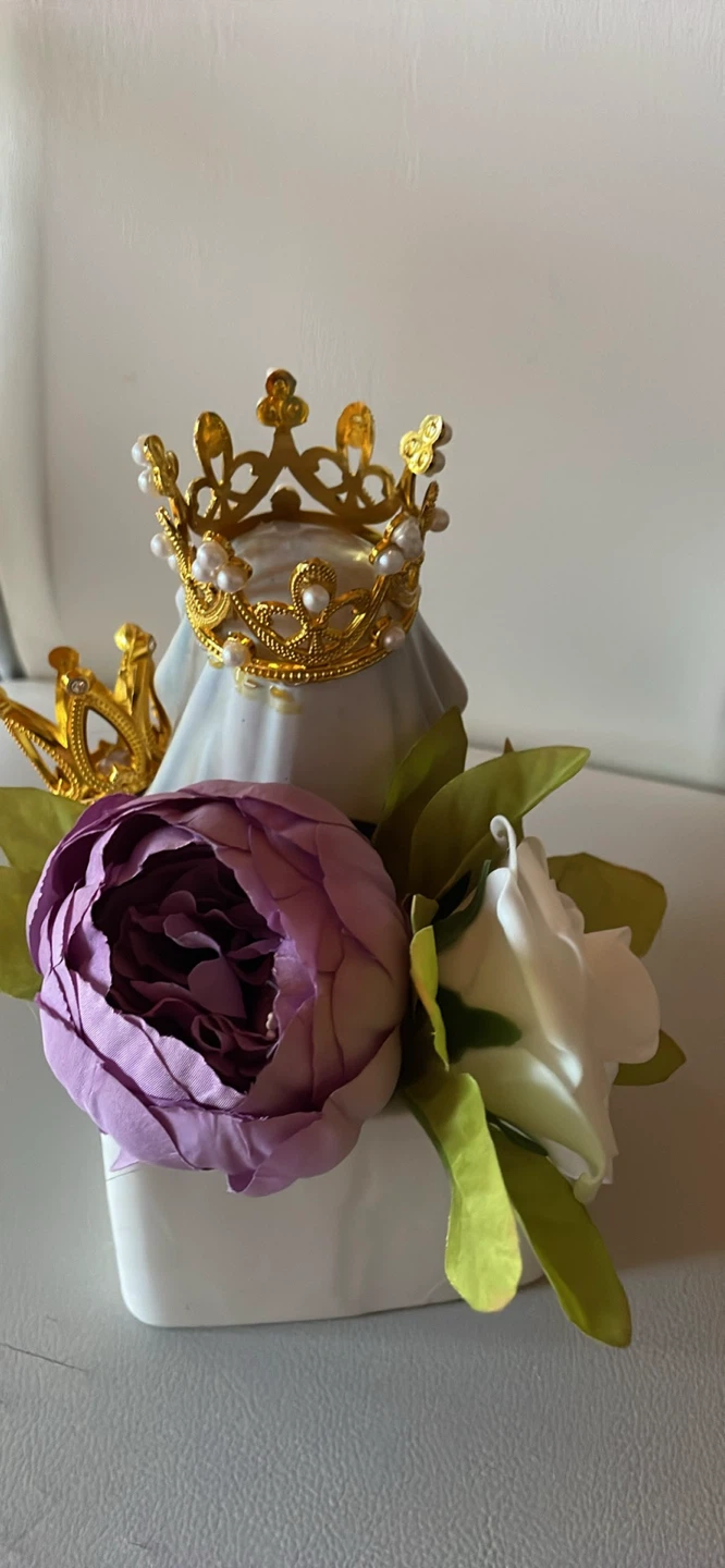 Virgin Mary and Child Figurine with Crowns and Flowers - photo 2