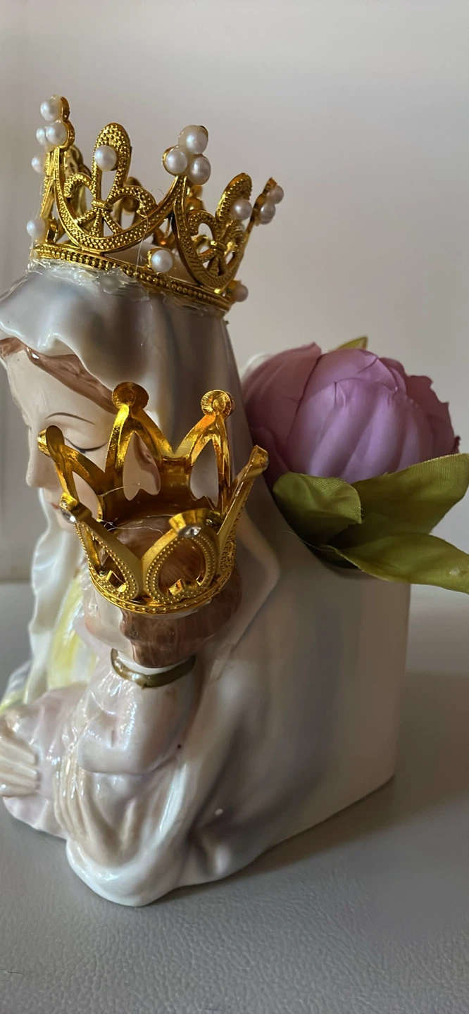 Virgin Mary and Child Figurine with Crowns and Flowers - photo 3