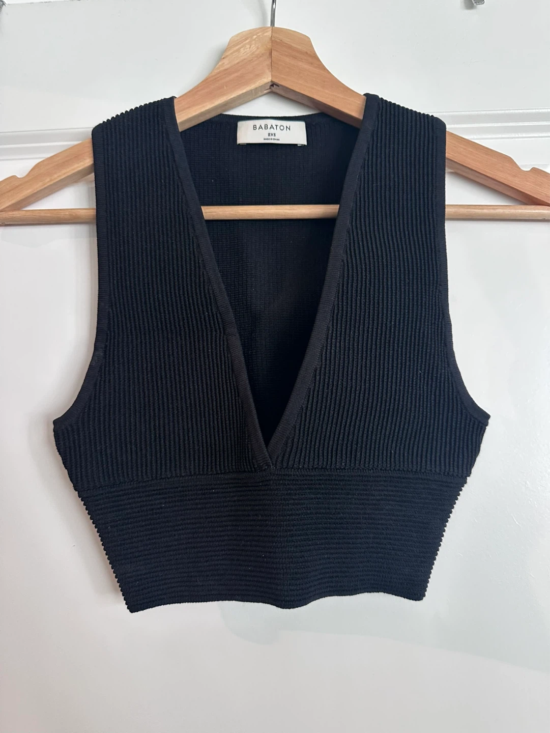 Babaton Black Ribbed V-Neck Crop Tank Top Size 2XS