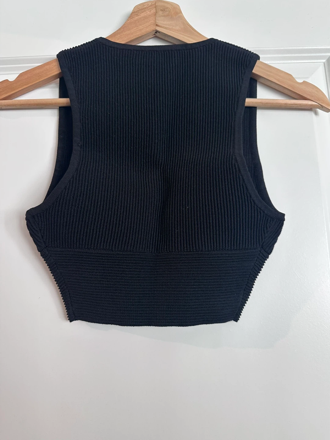 Babaton Black Ribbed V-Neck Crop Tank Top Size 2XS - photo 2