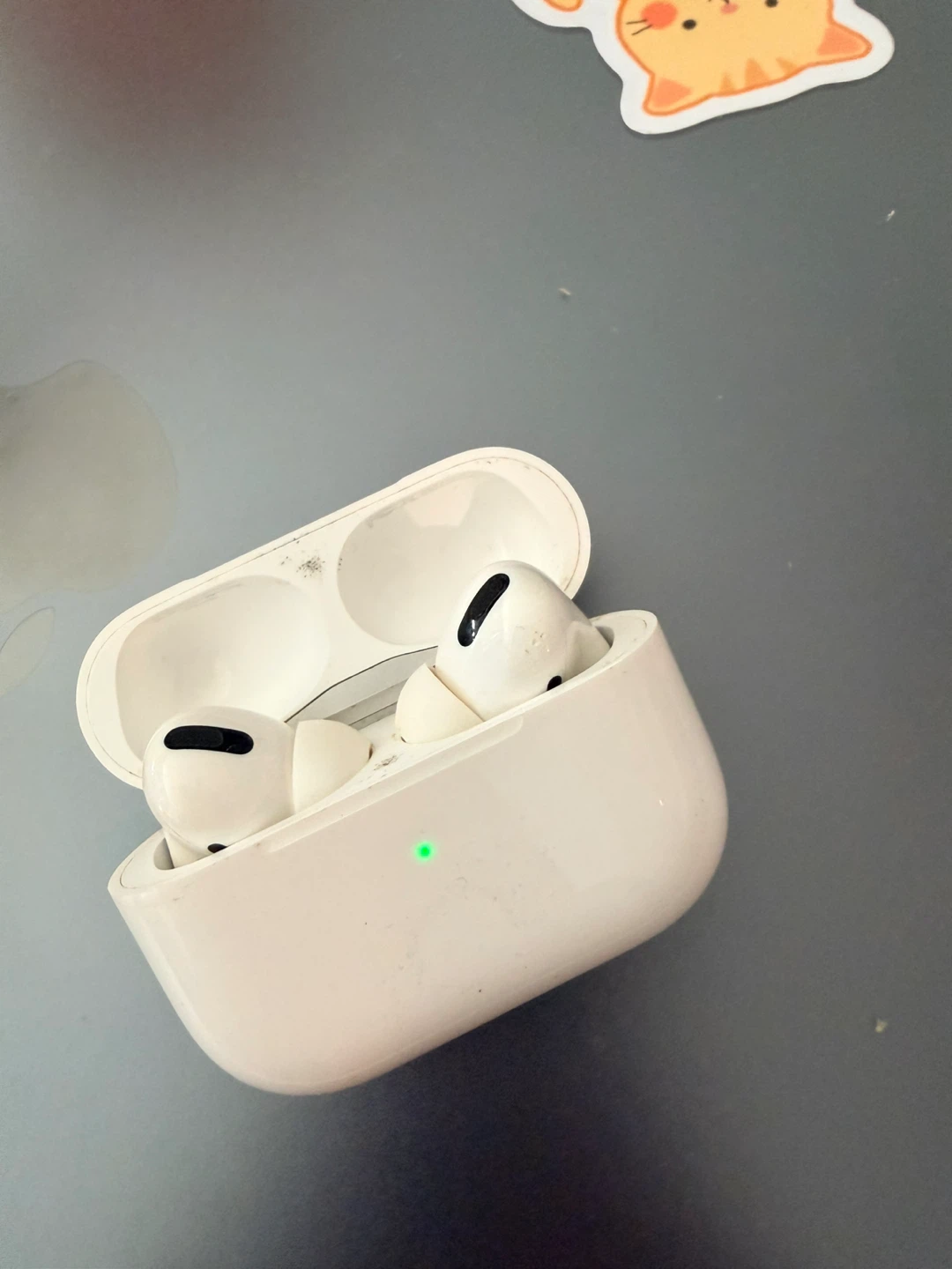 Apple AirPods Pro (1st Gen) with Charging Case