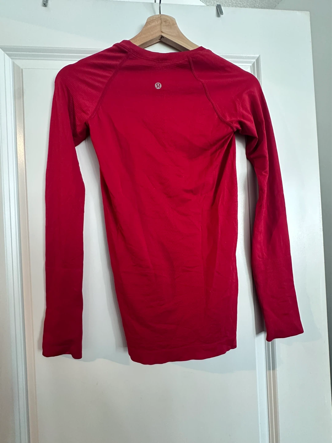 Lululemon Red Swiftly Tech Long Sleeve Size 2 - photo 3
