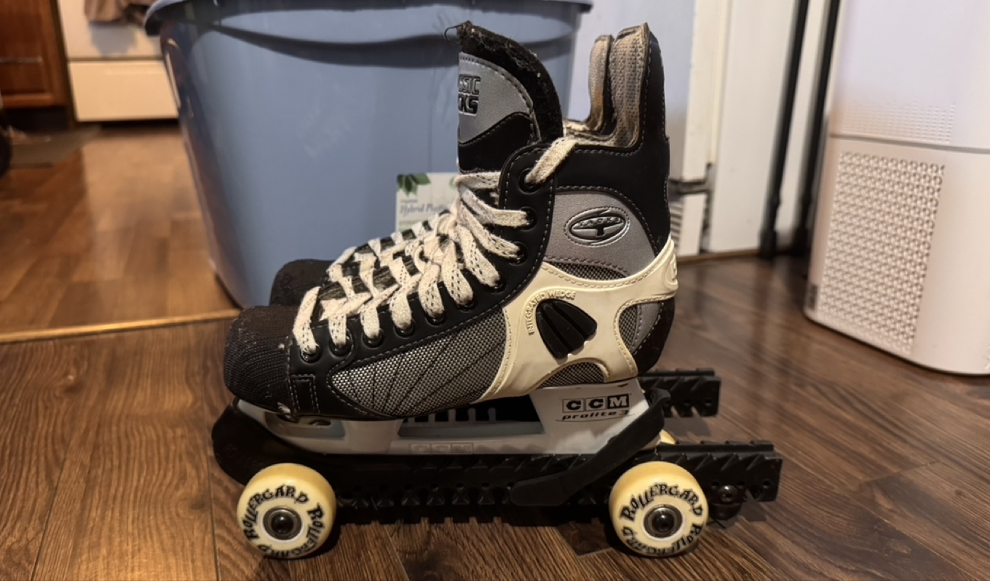CCM Classic Tacks Hockey Skates - Size 4 Youth + RollerGards