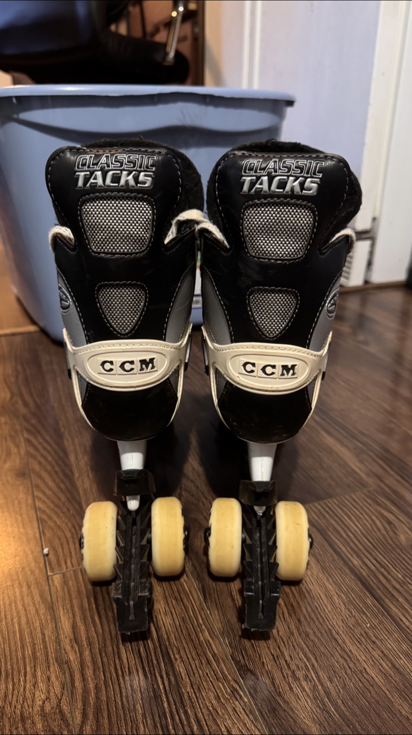 CCM Classic Tacks Hockey Skates - Size 4 Youth + RollerGards - photo 3