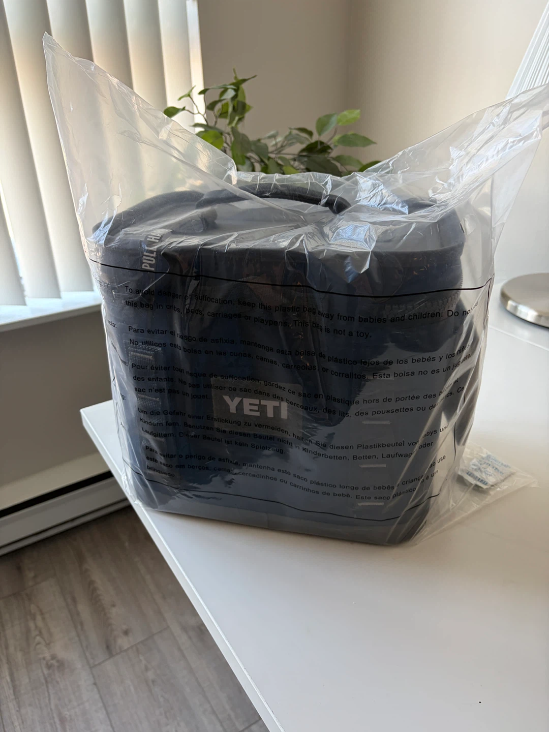 Yeti Hopper Flip 8 Cooler NAVY