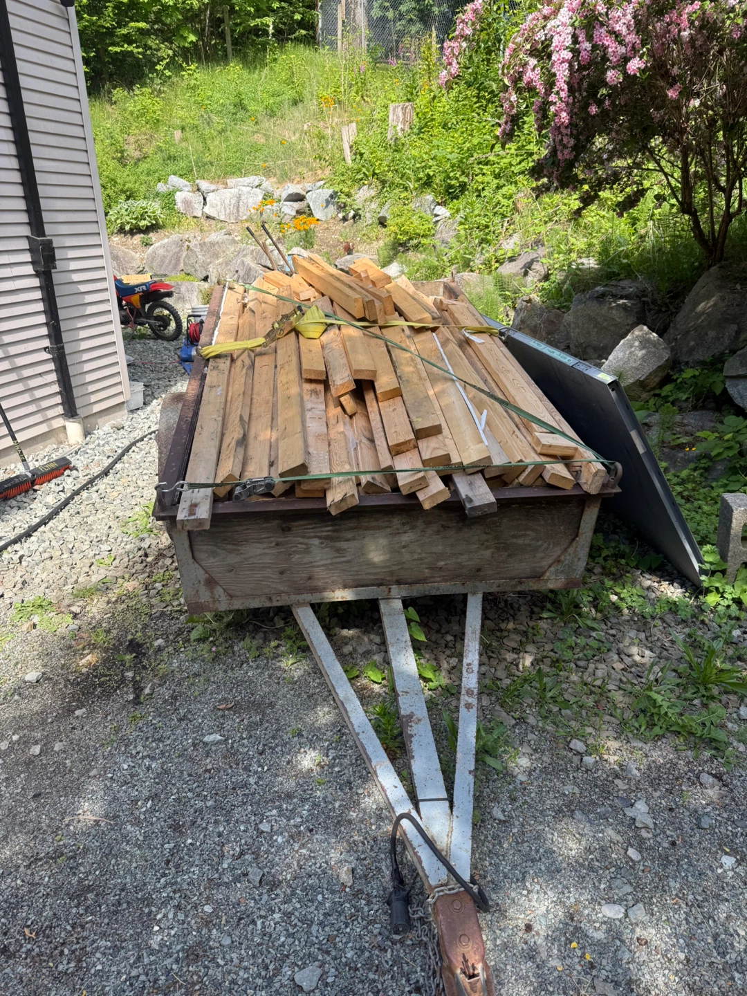 Load of 2x4’s. Misc sizes ranging from 2’-8 ‘.