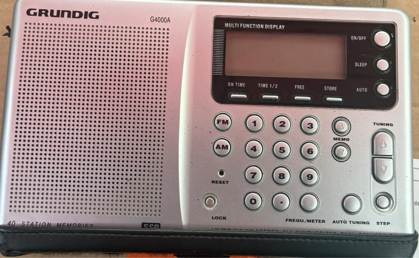 Grundig G4000A AM/FM Radio