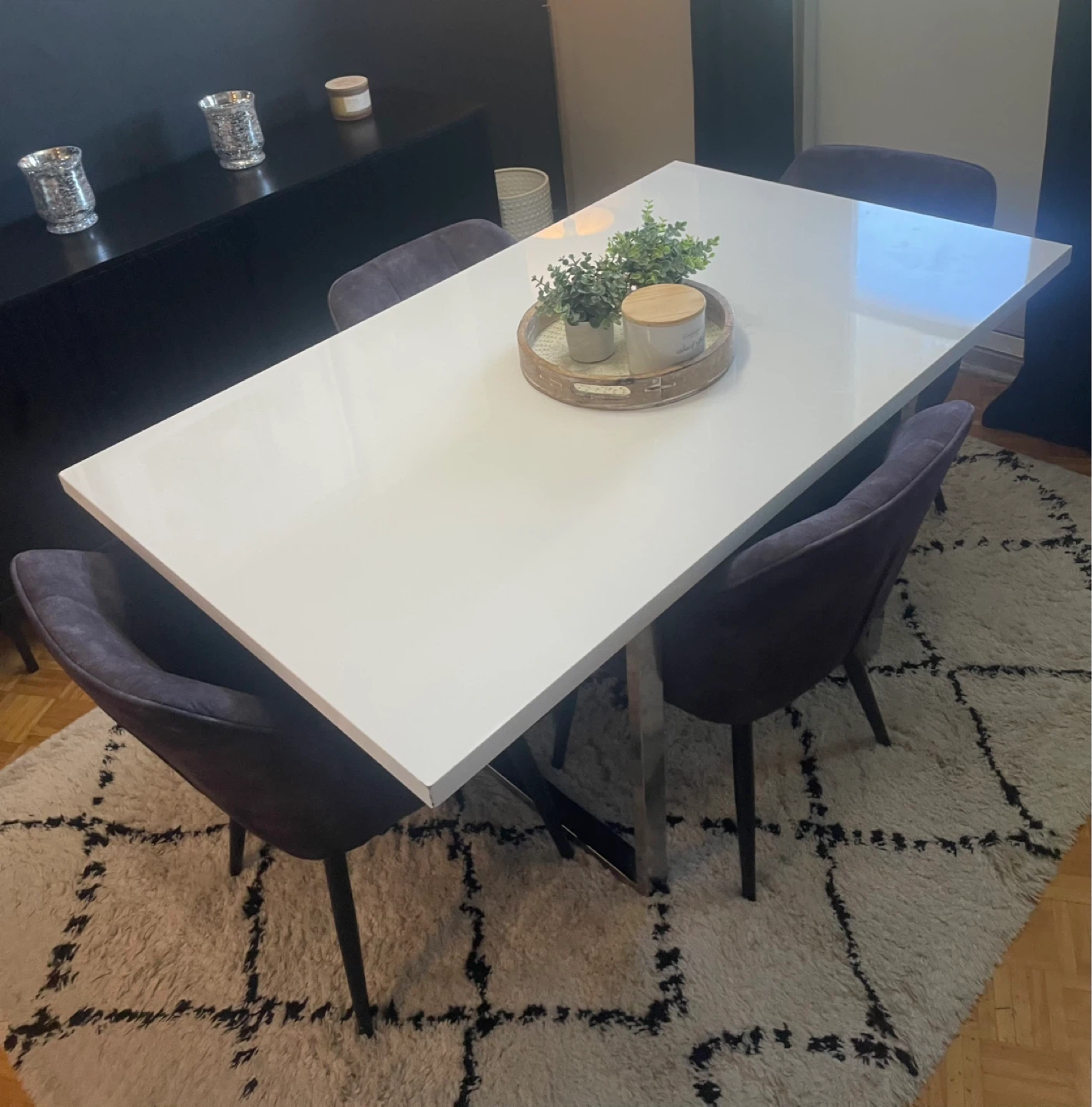 Dining table & chairs