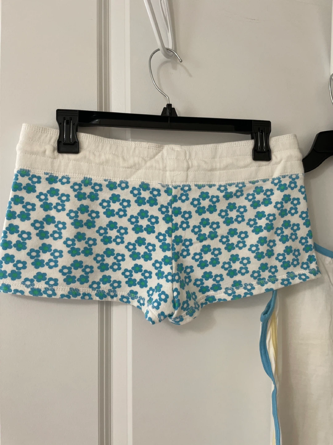 White Floral Tank Top and Shorts Set - photo 4