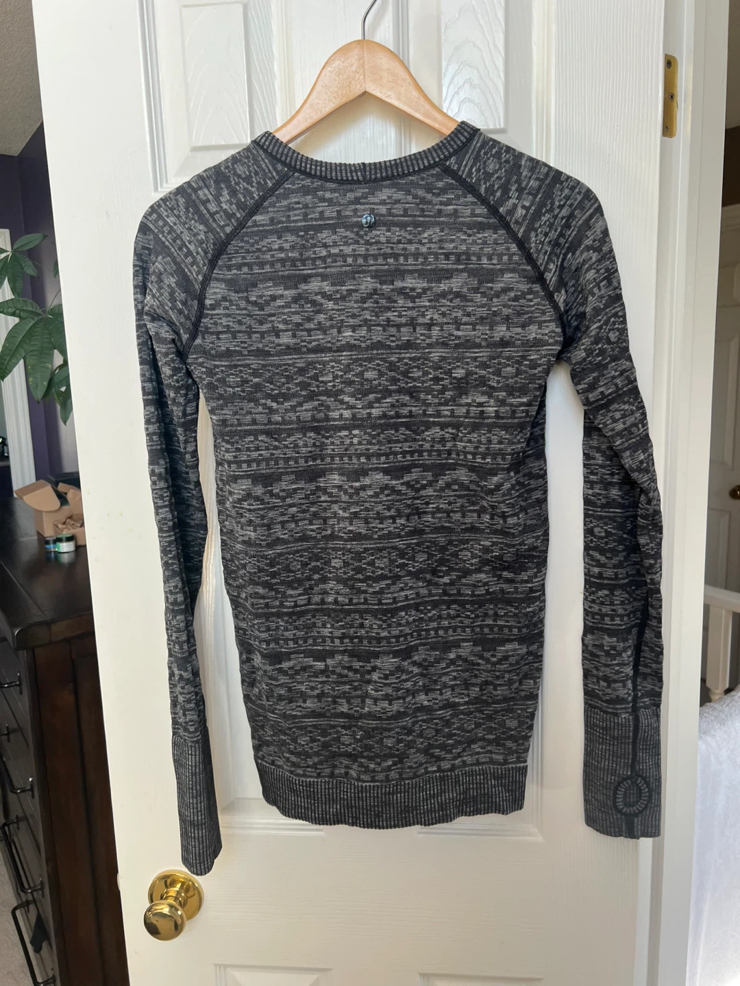 Lululemon Long Sleeve Top size 6 - photo 2