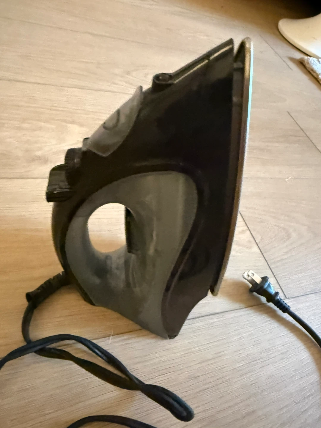 Black Steam Iron - photo 4