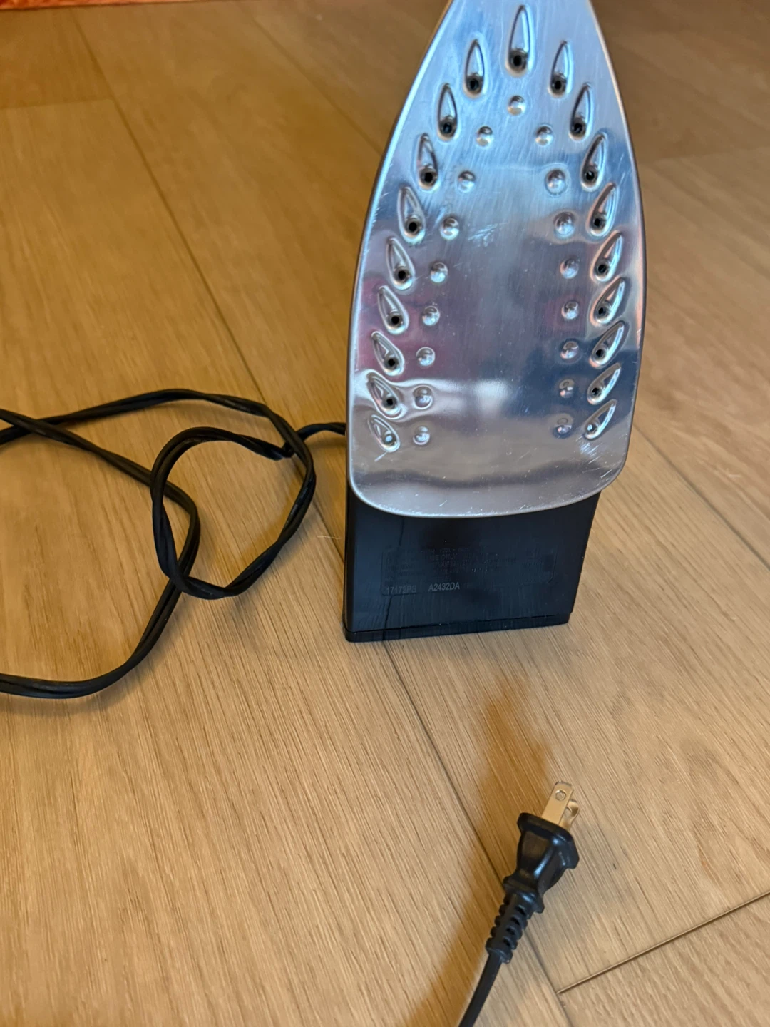 Black Steam Iron - photo 3