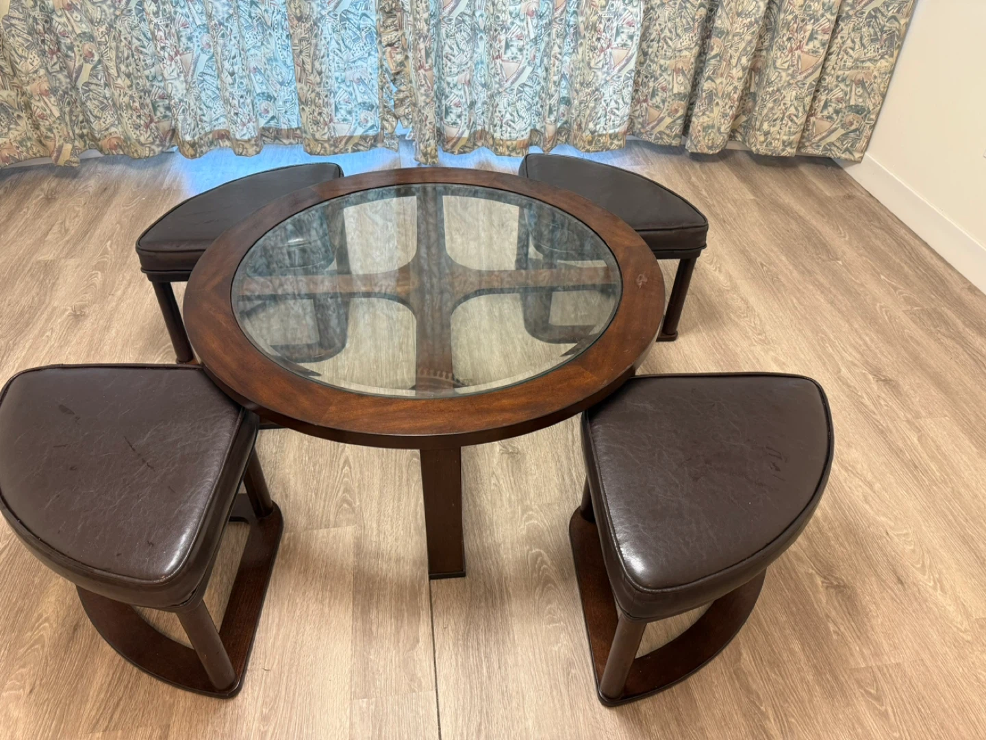 Round Coffee Table with 4 Ottomans - photo 3