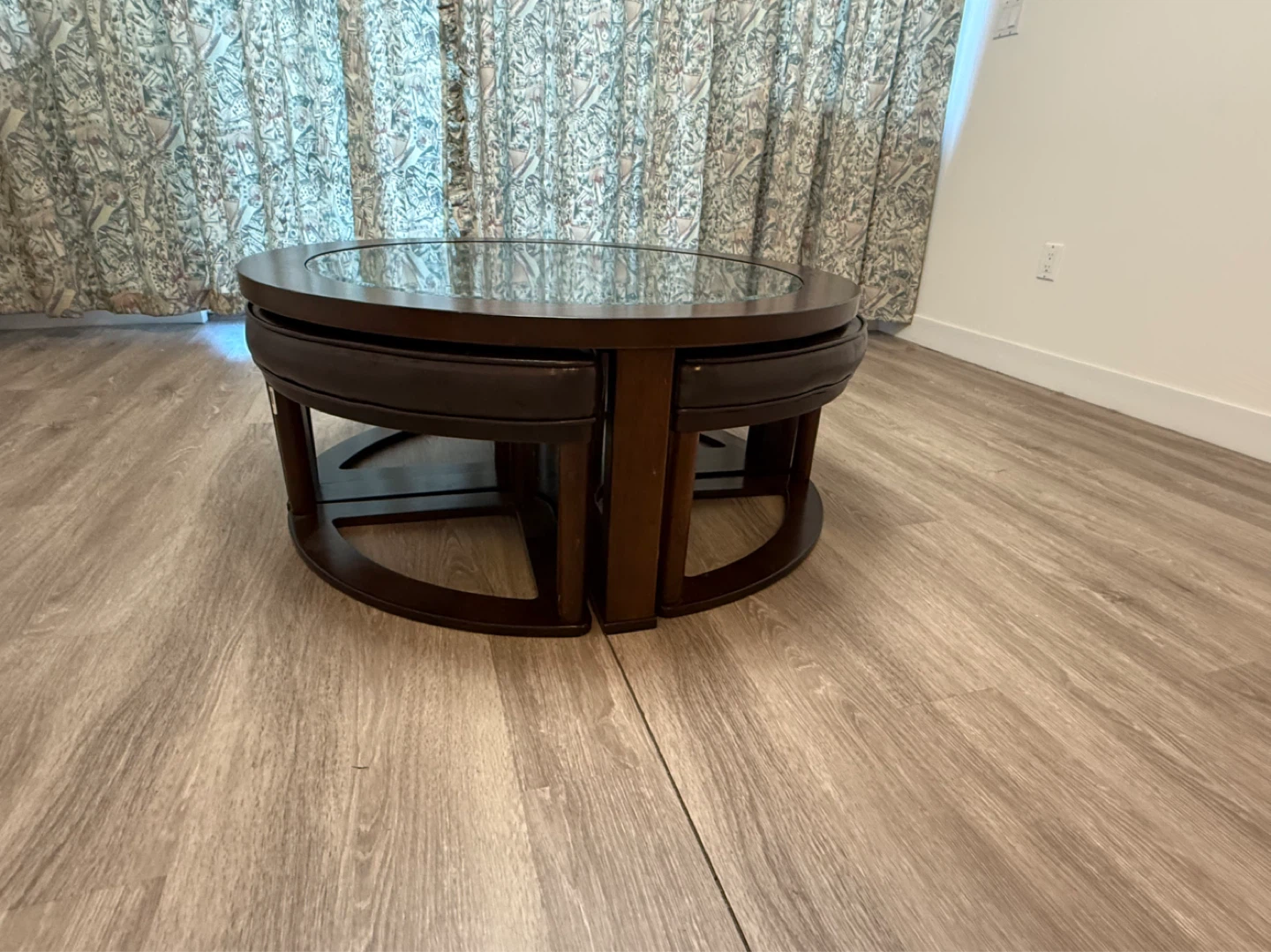 Round Coffee Table with 4 Ottomans