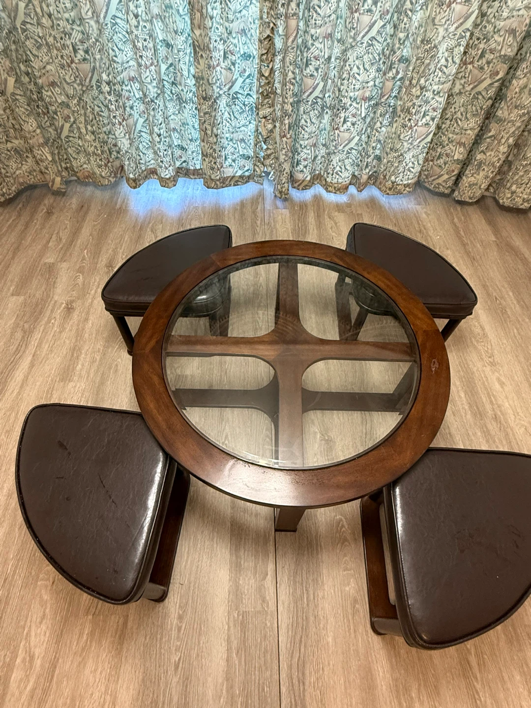 Round Coffee Table with 4 Ottomans - photo 4