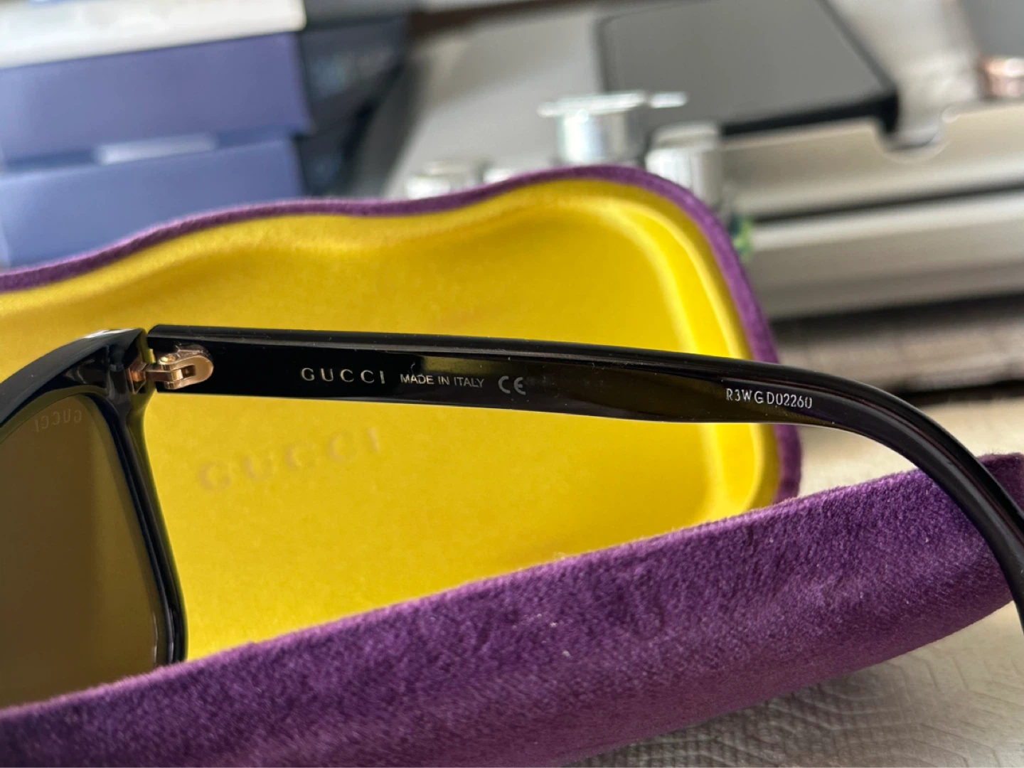 Black Gucci sunglasses with gold GG logo detail. Made in Italy. - photo 5