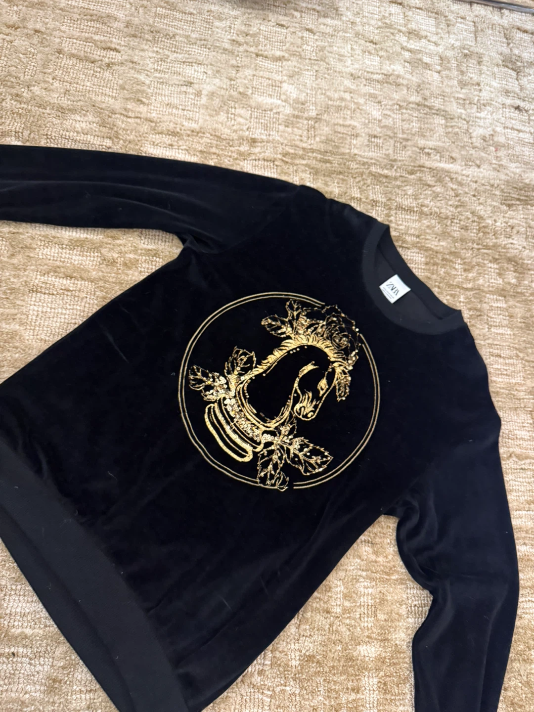 Zara Black Velvet Sweatshirt with Gold Knight Graphic - Size M - photo 5