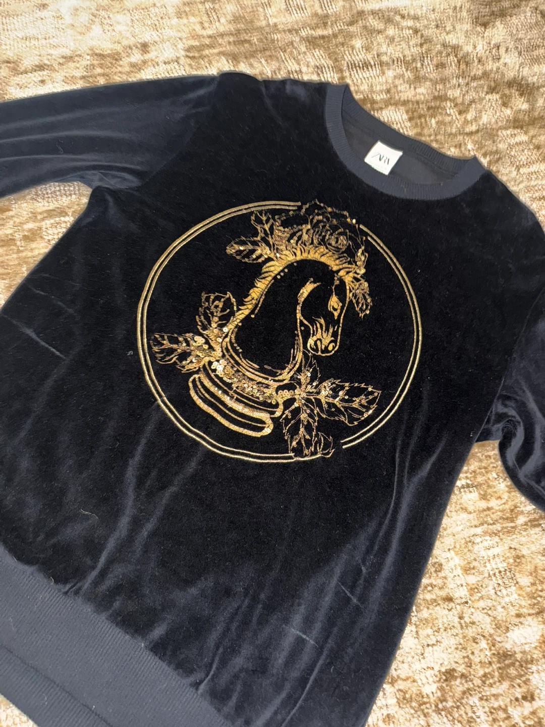 Zara Black Velvet Sweatshirt with Gold Knight Graphic - Size M - photo 4