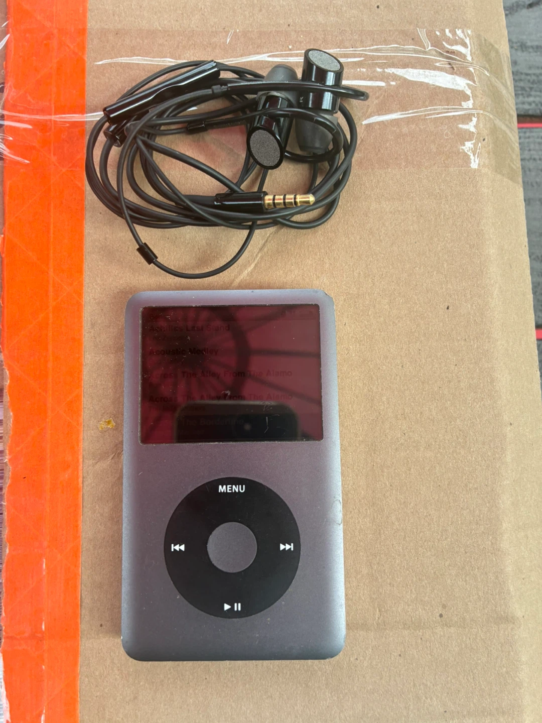 iPod Classic 160GB 17K Songs B&W Earbuds - photo 4