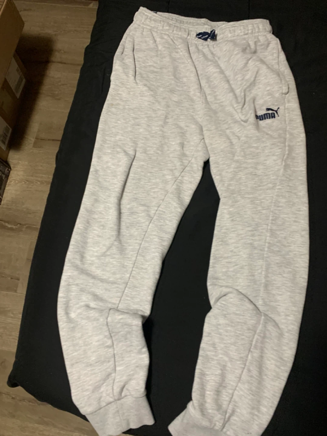 $5 youth puma sweatpants XL (14/16)