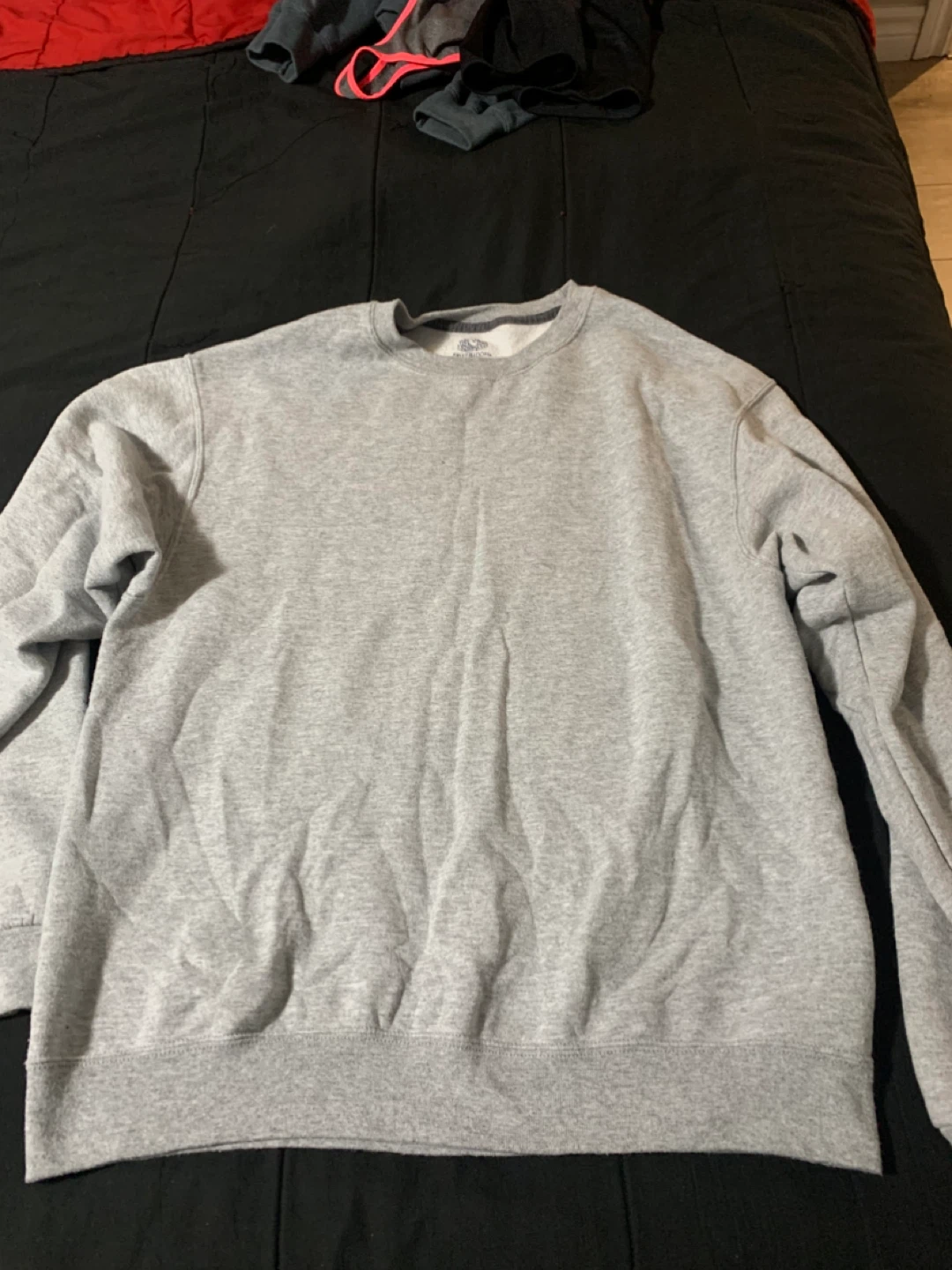 $5 c fruit loom crewneck (L)