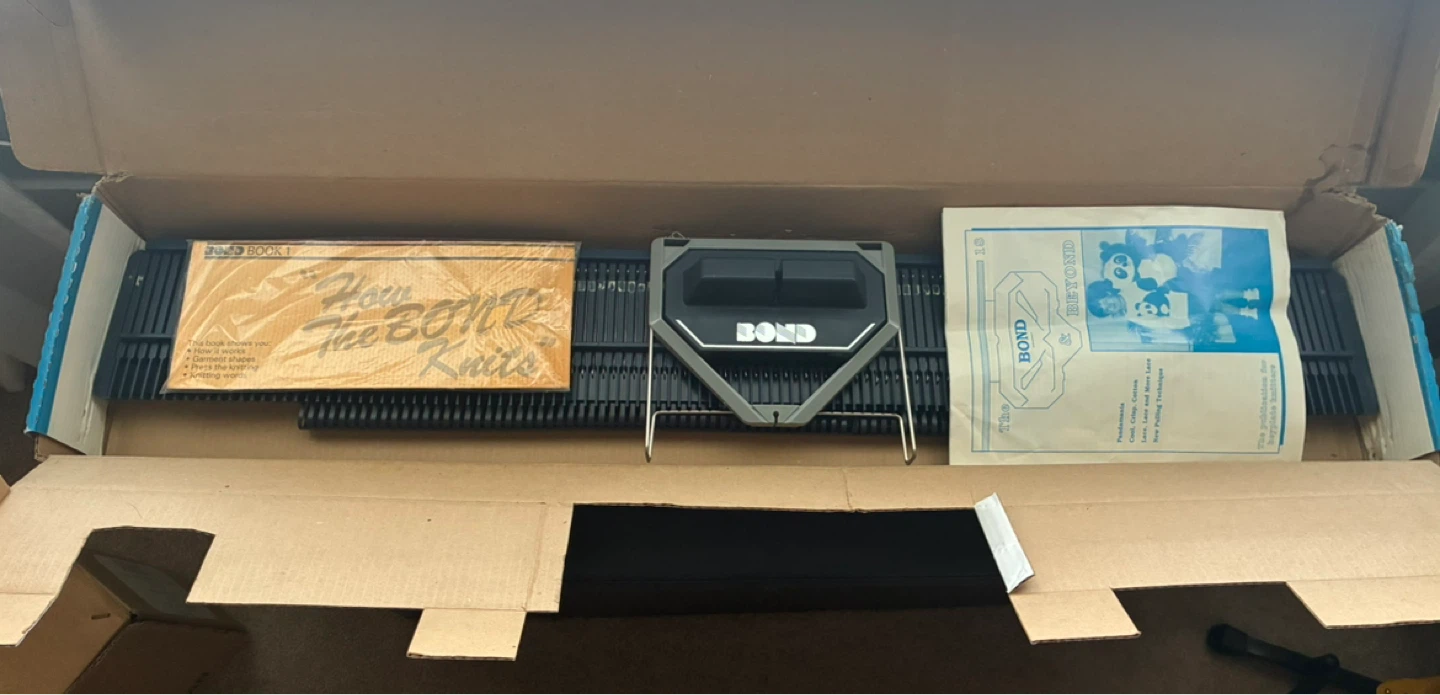 BOND Knitting Machine