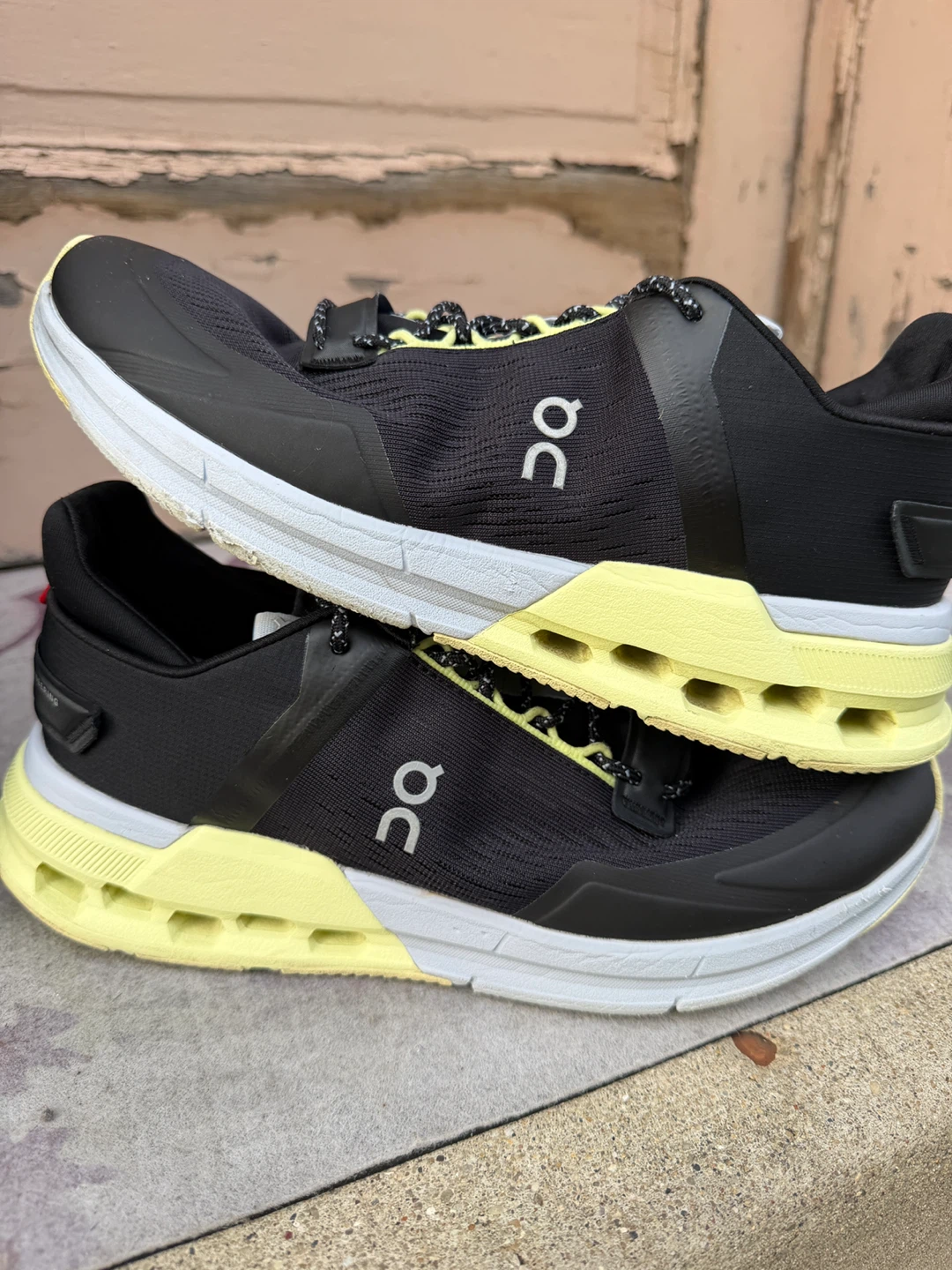 On Cloudmonster Running Shoes Black/Lime - US 9.5