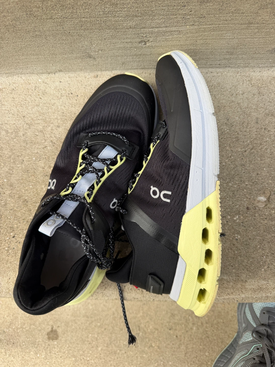 On Cloudmonster Running Shoes Black/Lime - US 9.5 - photo 4