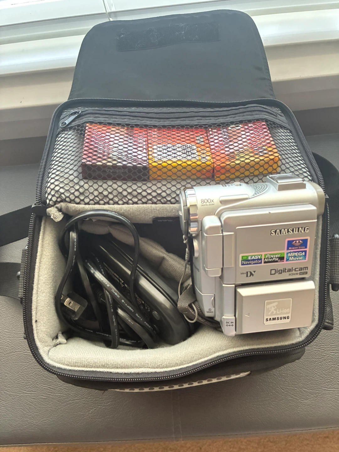 Samsung Mini DV Camcorder - photo 2