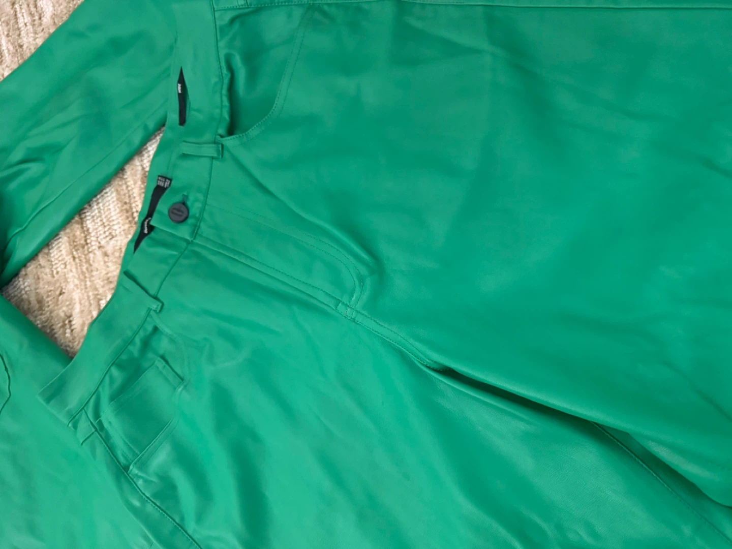 Bershka Green Faux Leather Shirt and Pants Set - photo 4